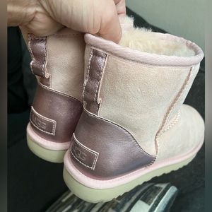 PINK UGGS SIZE 8!